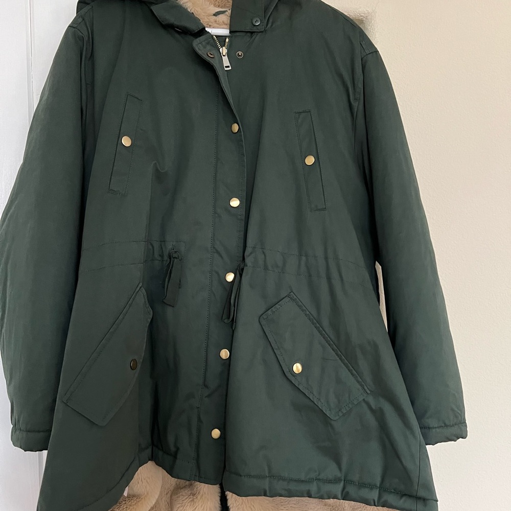 Plus size woman’s winter jacket green